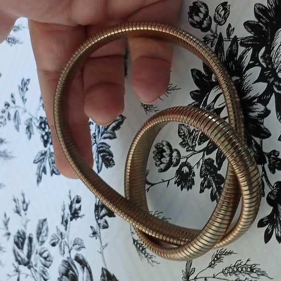 Elegant Vintage Goldtone Stretch Coil Wrap Bracelet - Picture 10 of 10